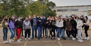 Santiago Agüero y unos alumnos